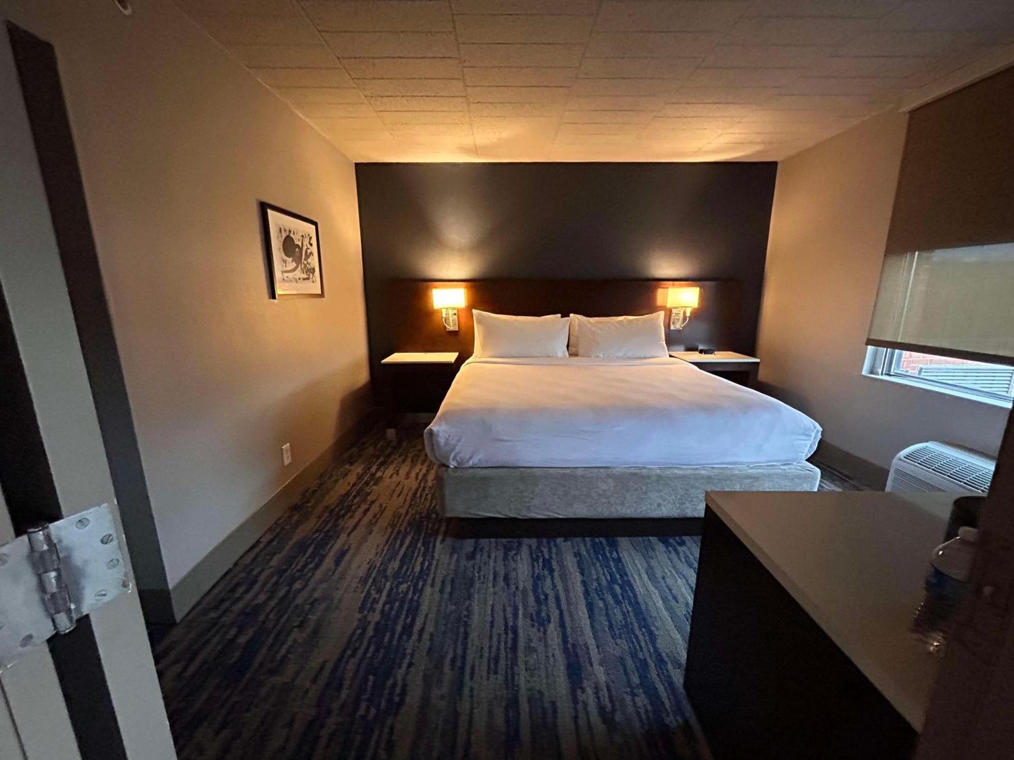 Skyline Hotel Detroit Airport, Surestay Collection By Best Western Romulus Exterior photo